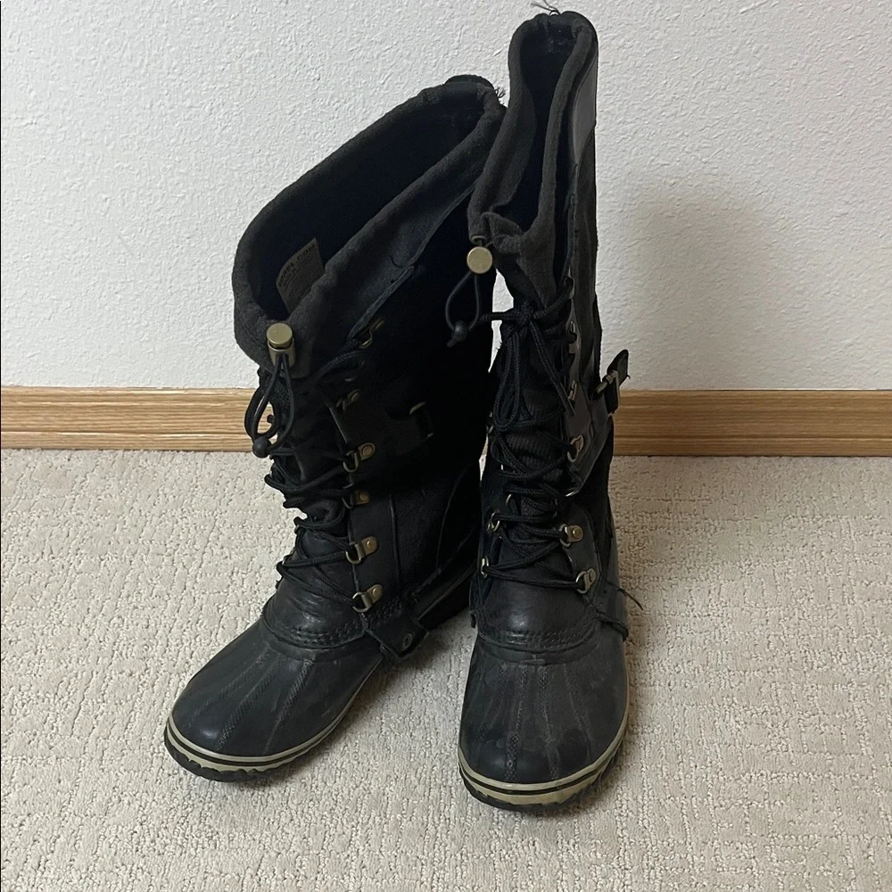 Sorel Black Lace-Up Winter Boots women’s size 9